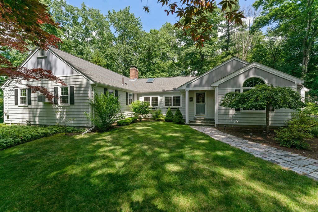 60 Orchard St., Medfield, MA 02052