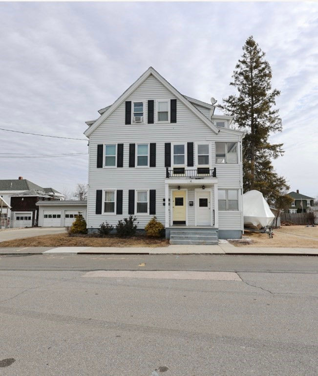 4 7th St, Nashua, NH 03064