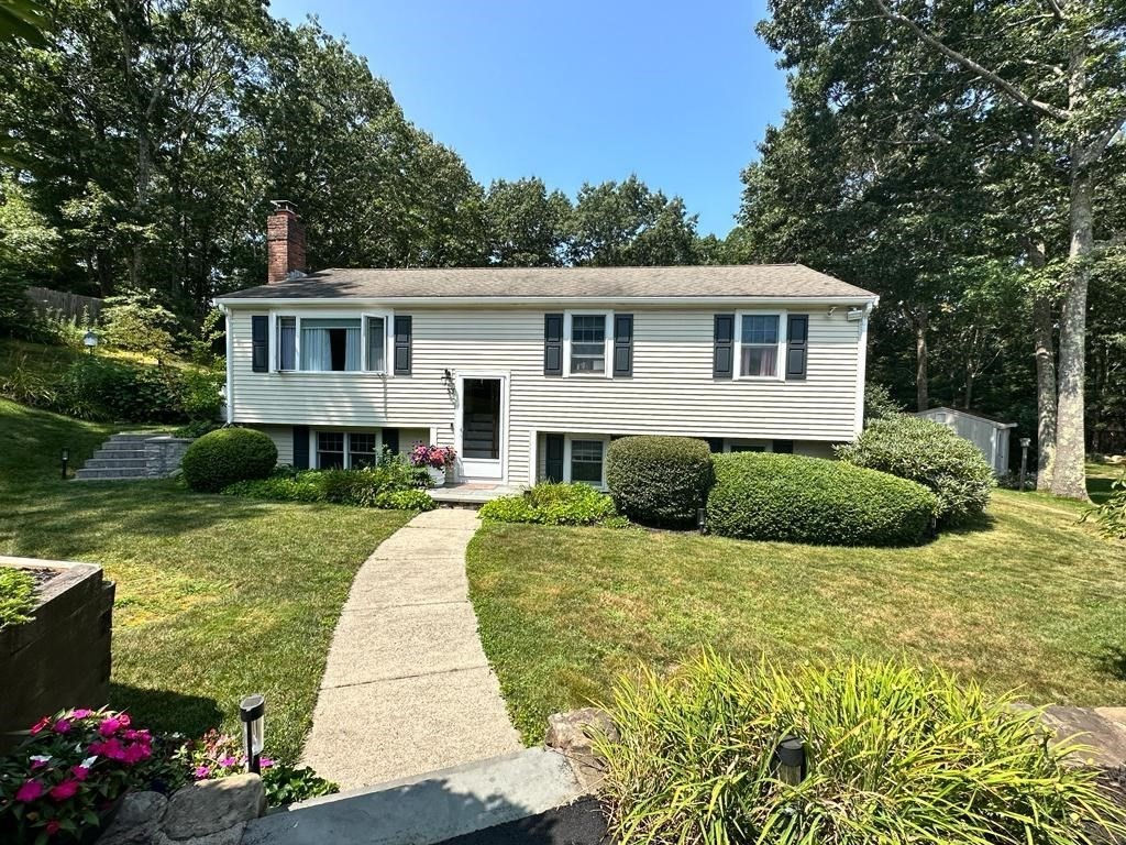 53 Crabtree Rd, Plymouth, MA 02360