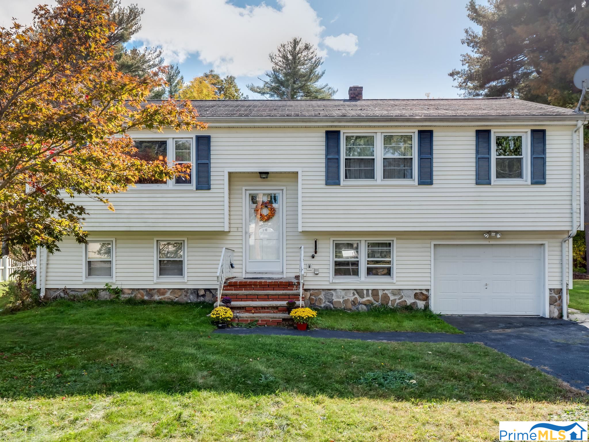 11 Barron Avenue, Salem, NH 03079