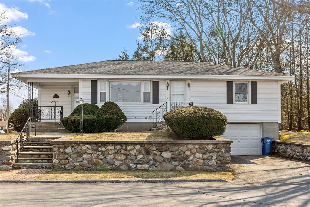 2 Mount Vernon Ter, Lawrence, MA 01843