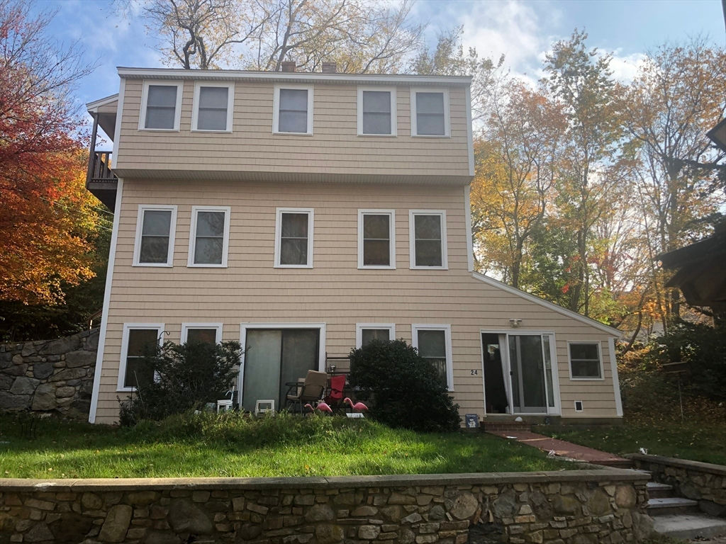 24 Noonans Ln, Holbrook, MA 02343