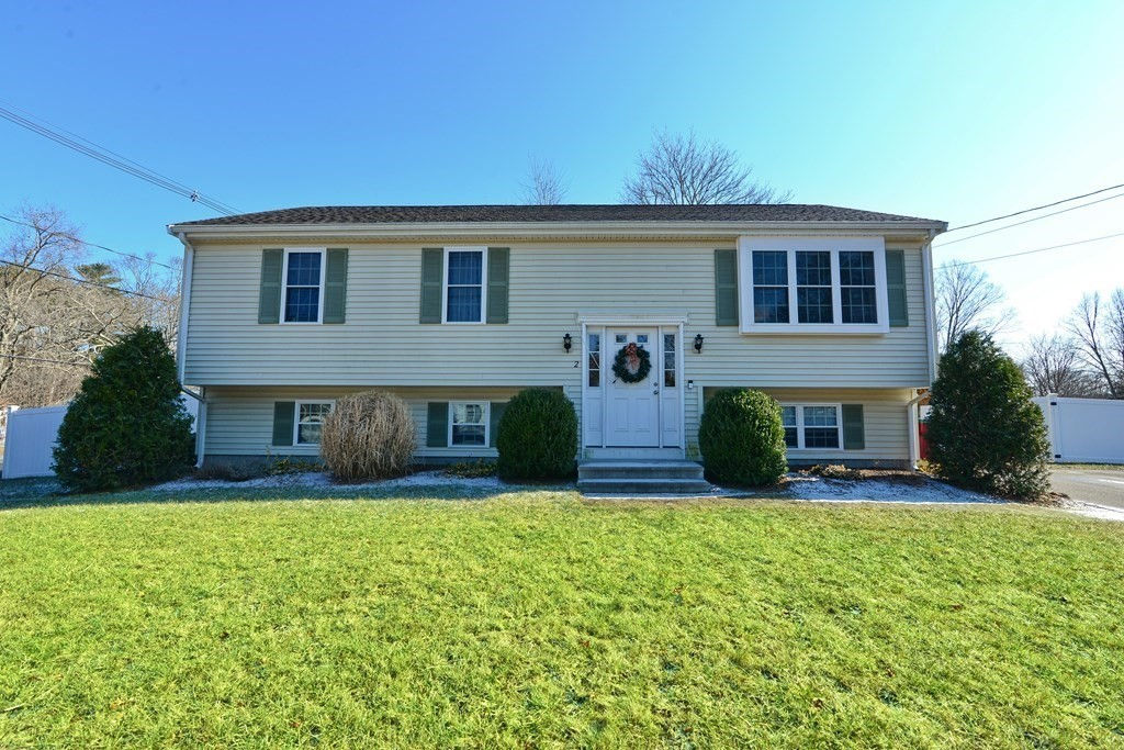 2 Woodlawn St, Middleboro, MA 02346