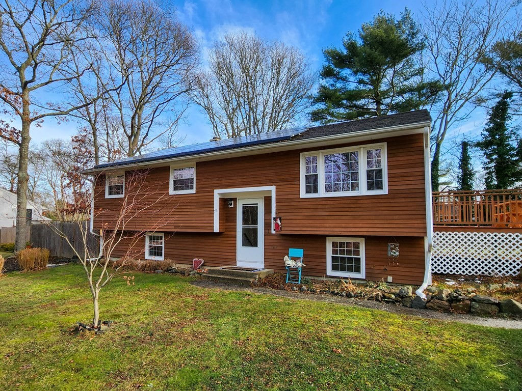 77 Heritage Cir, Falmouth, MA 02536