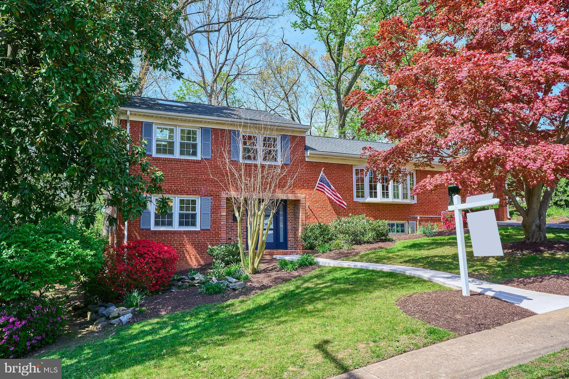 4311 40th Street N, Arlington, VA 22207 is now new to the market!