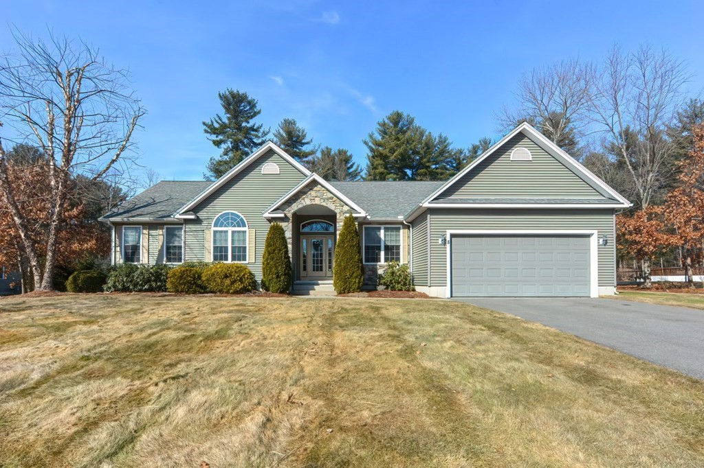 8 Brittney Ln, Southampton, MA 01073