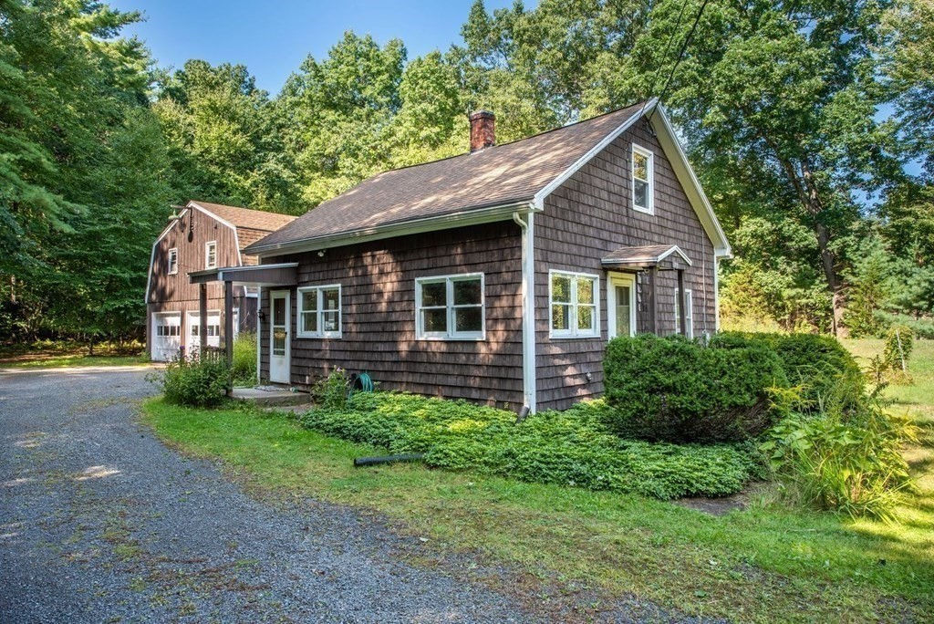 107 Old Amherst Rd, Belchertown, MA 01007