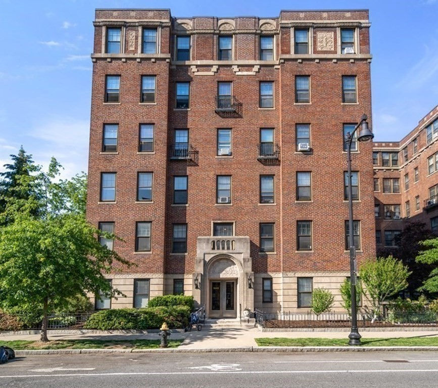 1949 Commonwealth Ave 63, Boston, MA 02135