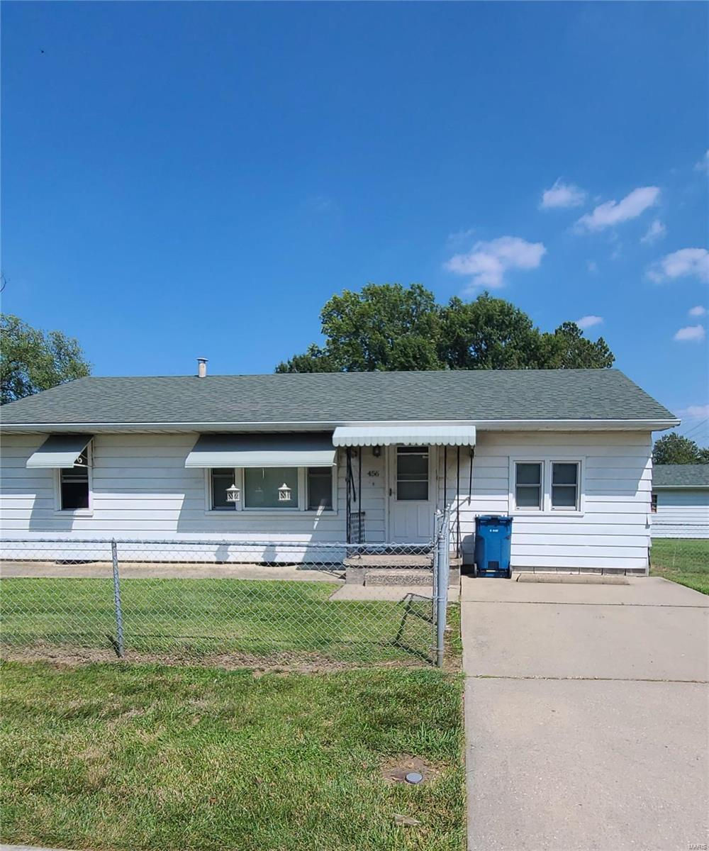 456 Sinclair Avenue, South Roxana, IL 62087