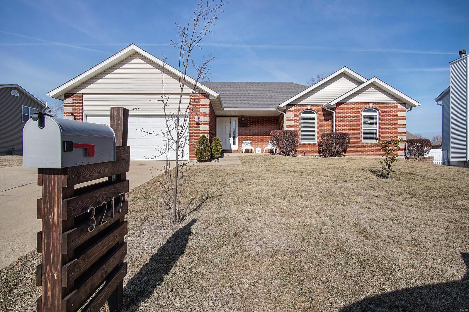 3217 Millbrook Drive, Belleville, IL 62221