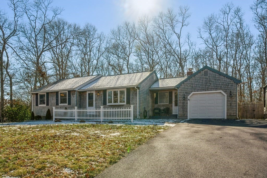 7 Bramble Bush Drive, Sandwich, MA 02644