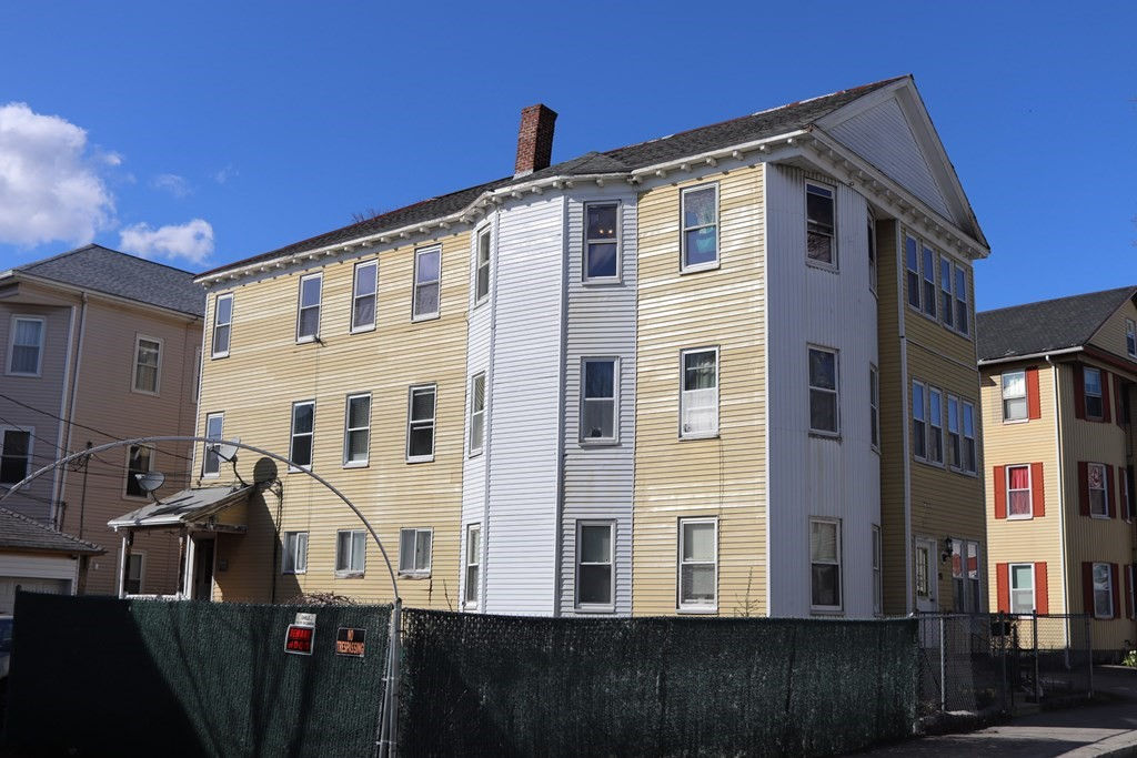 26 Fairbanks Street, Worcester, MA 01604