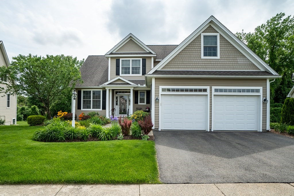 33 Broadleaf Circle 33, East Longmeadow, MA 01028