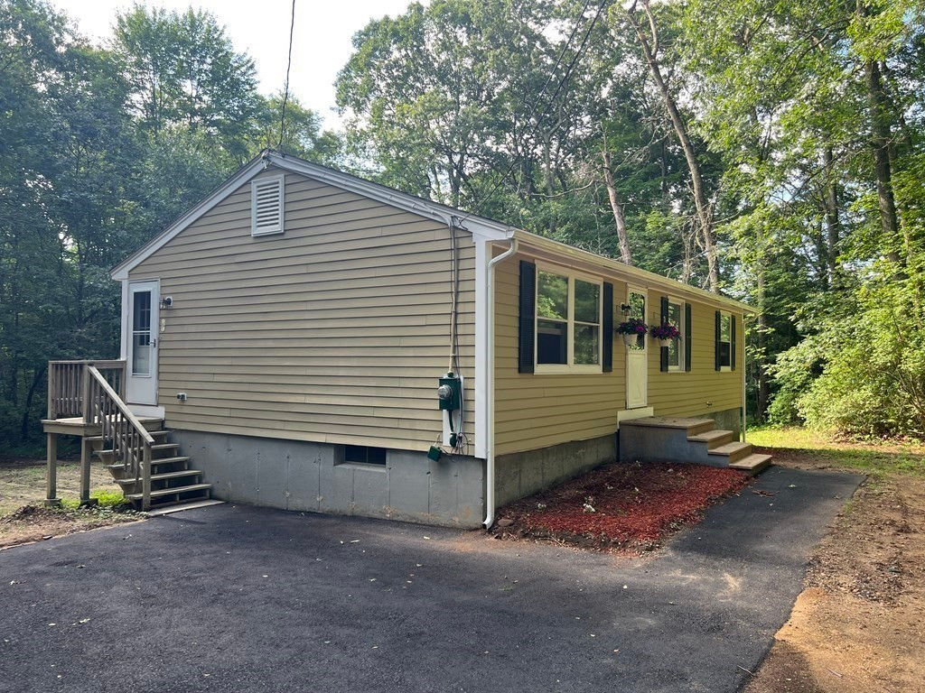 290 Little Alum Road, Brimfield, MA 01010