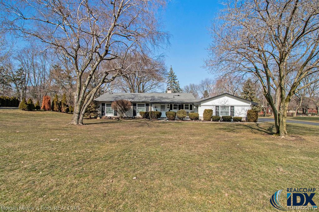 1211 Ashover Drive, Bloomfield Township, MI 48304