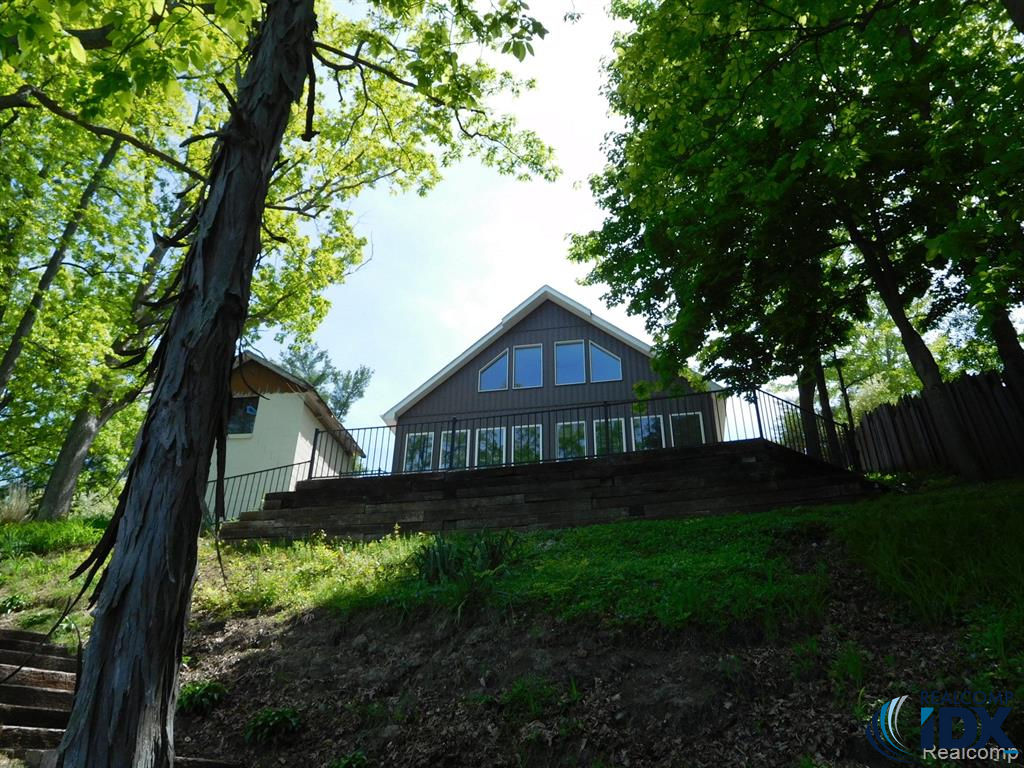 6057 S Shore Drive, Holly, MI 48442