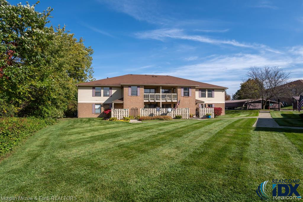 61196 Greenwood Drive, South Lyon, MI 48178