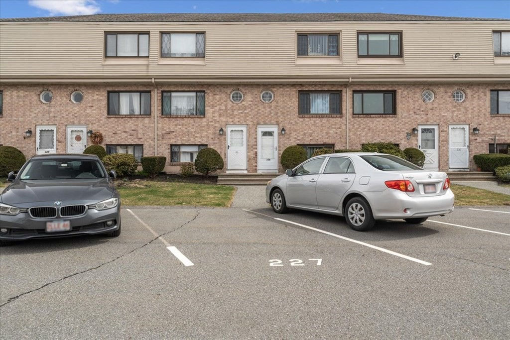 227 Farrwood Dr 227, Haverhill, MA 01835