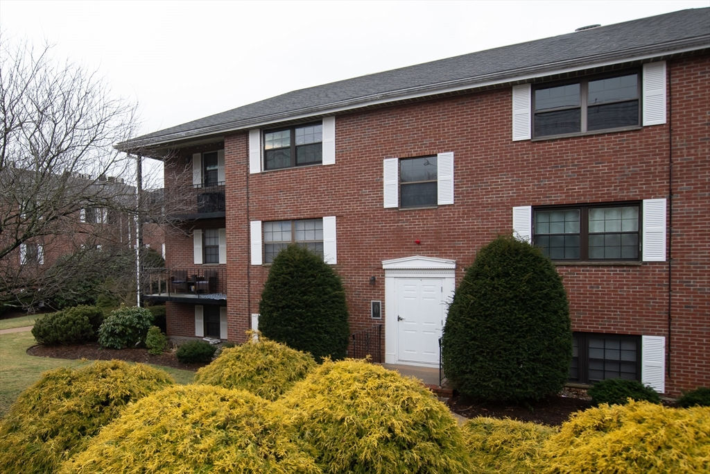 360 Neponset St 703, Canton, MA 02021
