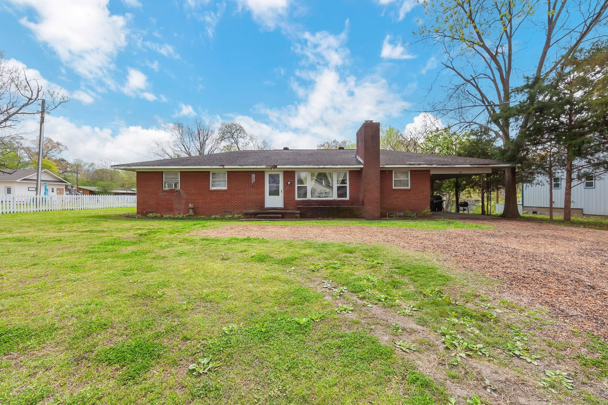 205 W 5th St, Parsons, TN 38363