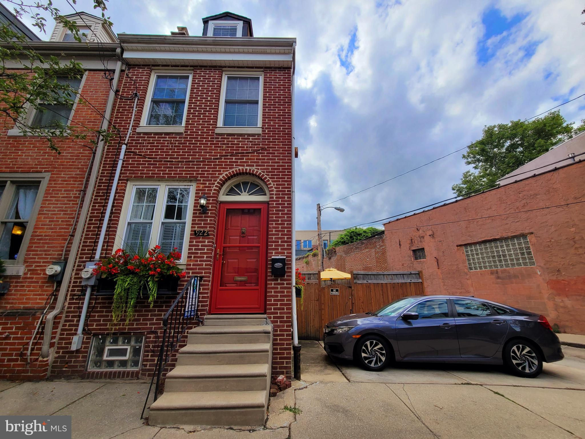 922 N Lawrence Street, Philadelphia, PA 19123