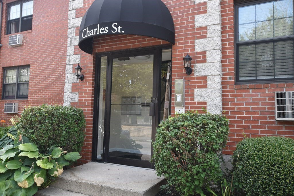 88 Charles St 14, Waltham, MA 02453