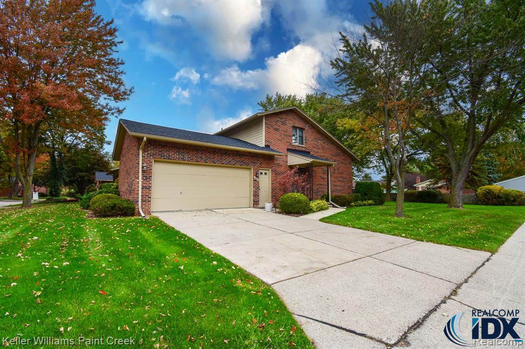 42624 Elizabeth Pl, Clinton twp, MI 48038