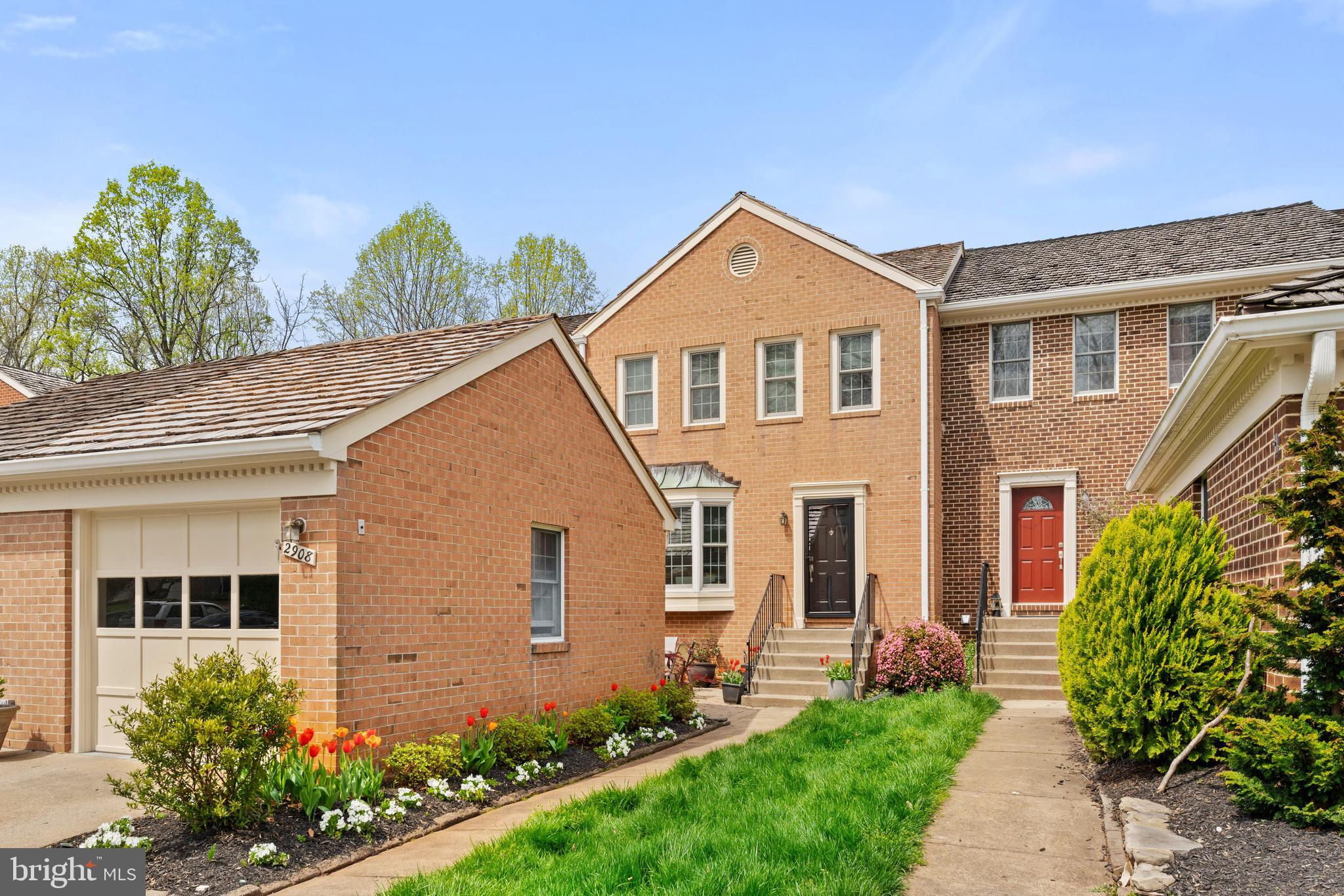 2908 Oakborough Square, Oakton, VA 22124 is now new to the market!