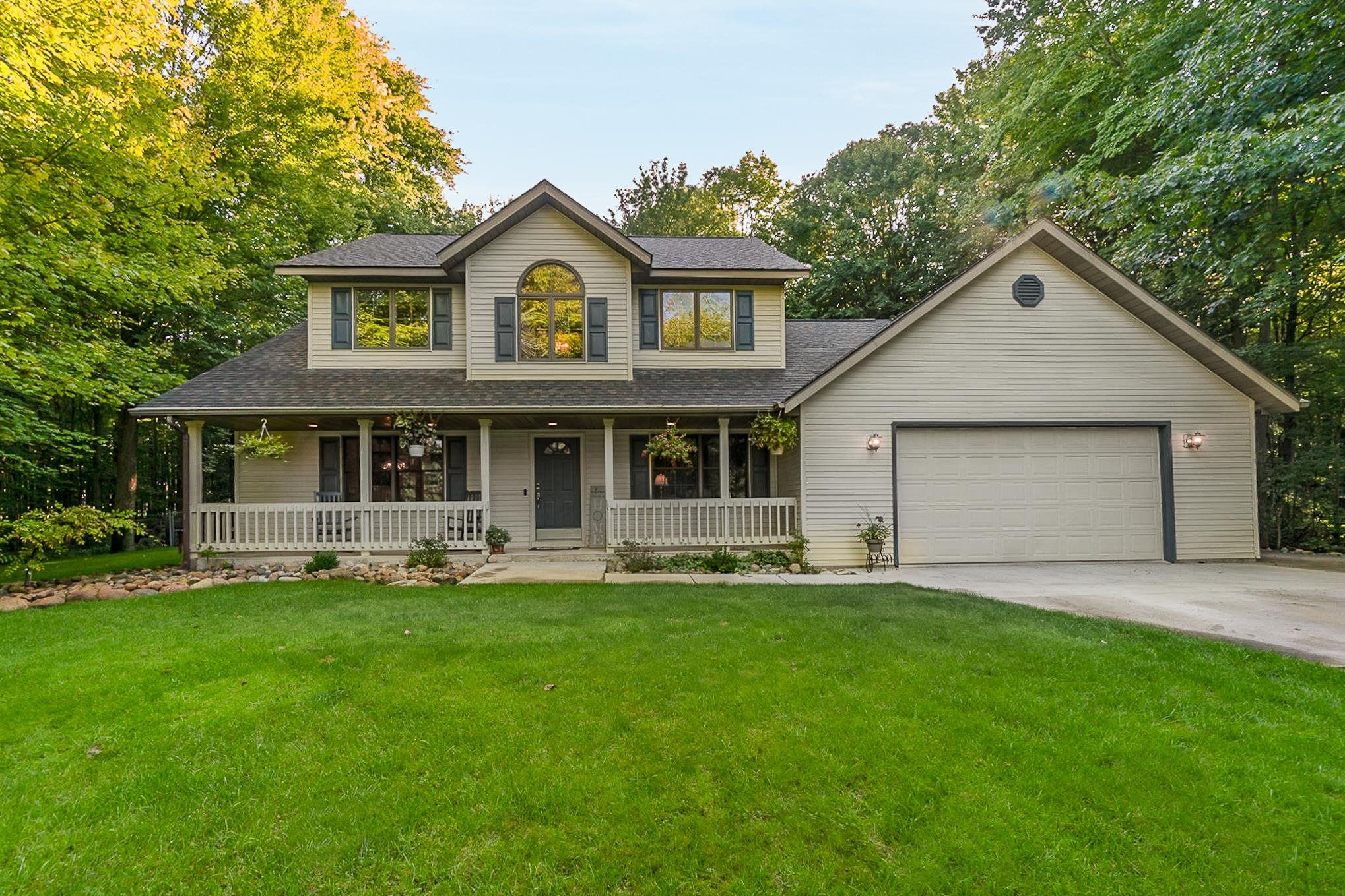 655 S Pinewood, Midland, MI 48640