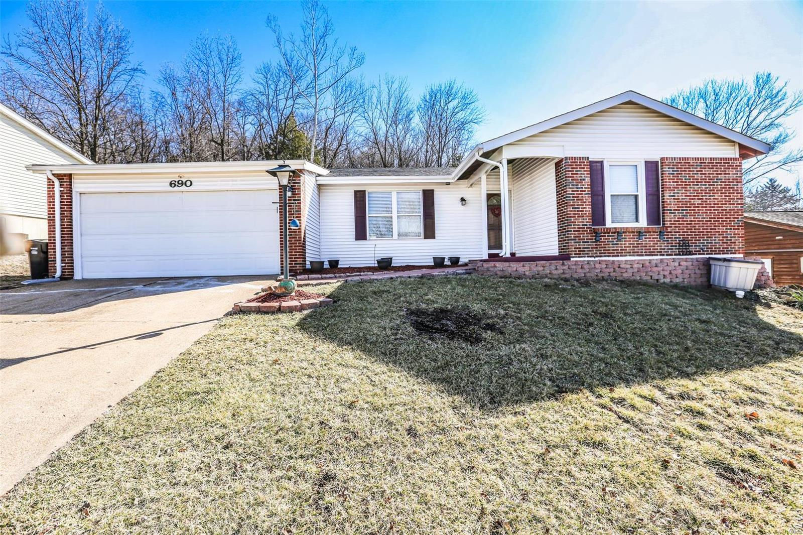 690 Green Forest Drive, Fenton, MO 63026