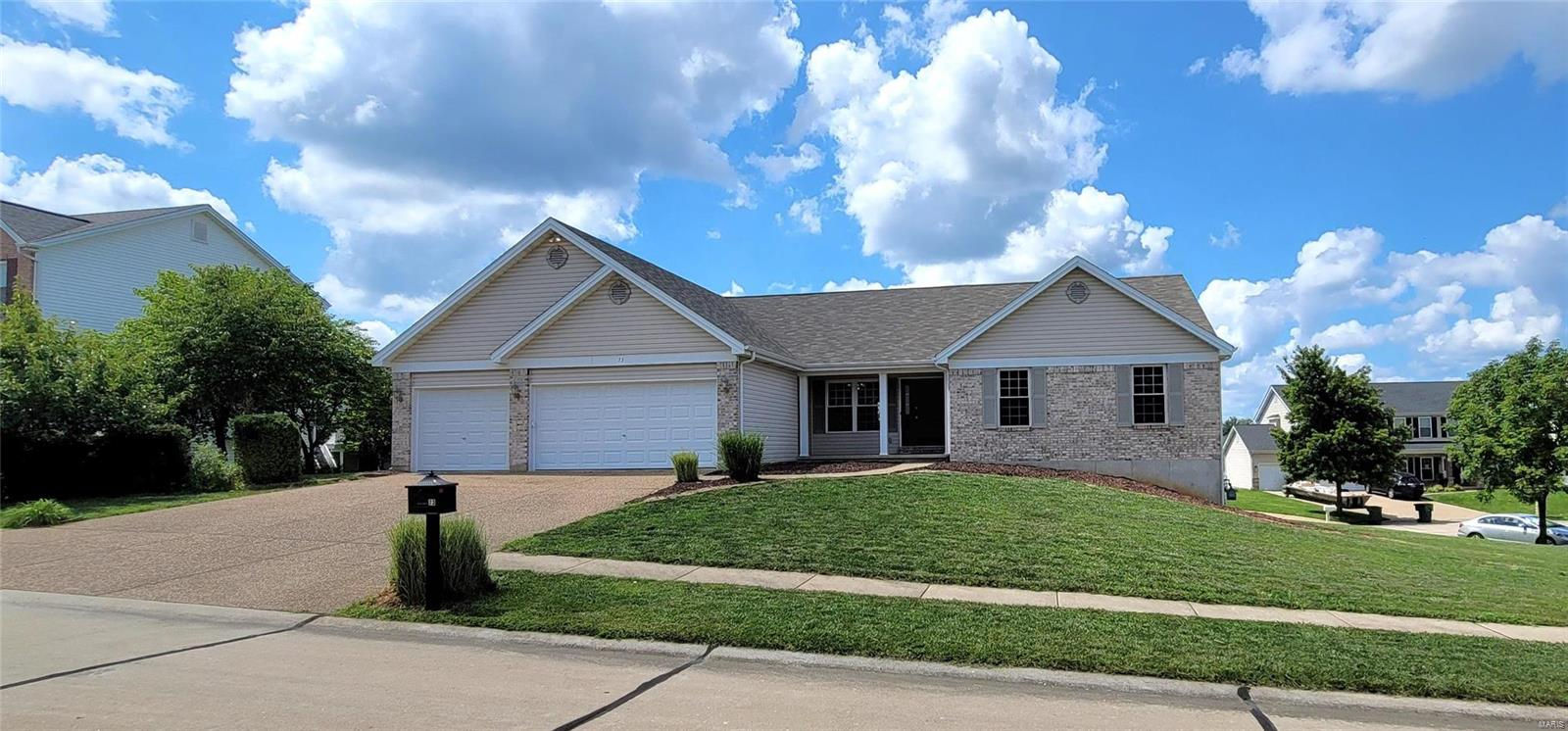 73 Creekside Drive, St Peters, MO 63376