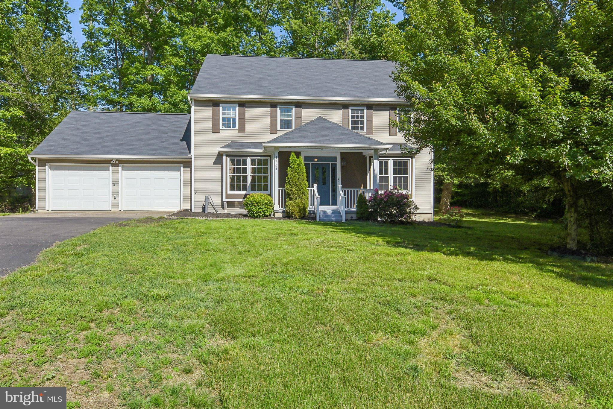 18571 Old Triangle Road, Triangle, VA 22172 is now new to the market!