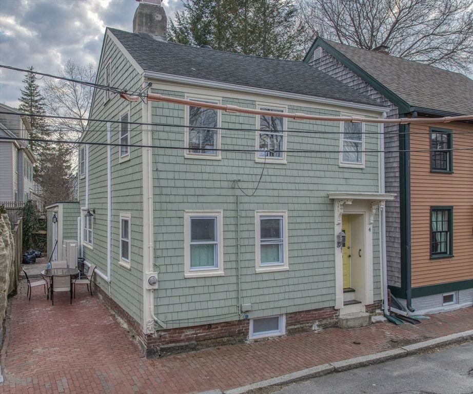 4 Atwood St, Newburyport, MA 01950