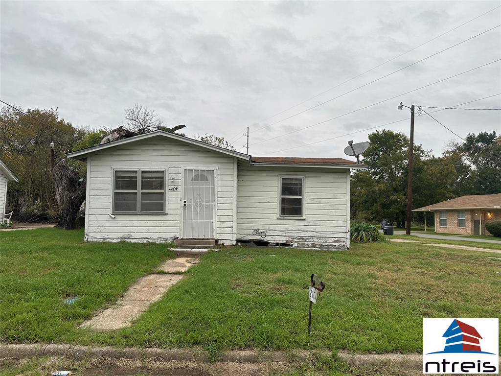 2102 E Jones Avenue, Corsicana, TX 75110