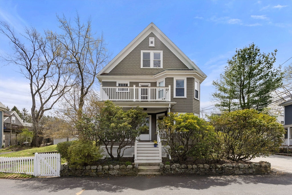 18 Glenland Rd 1, Brookline, MA 02467