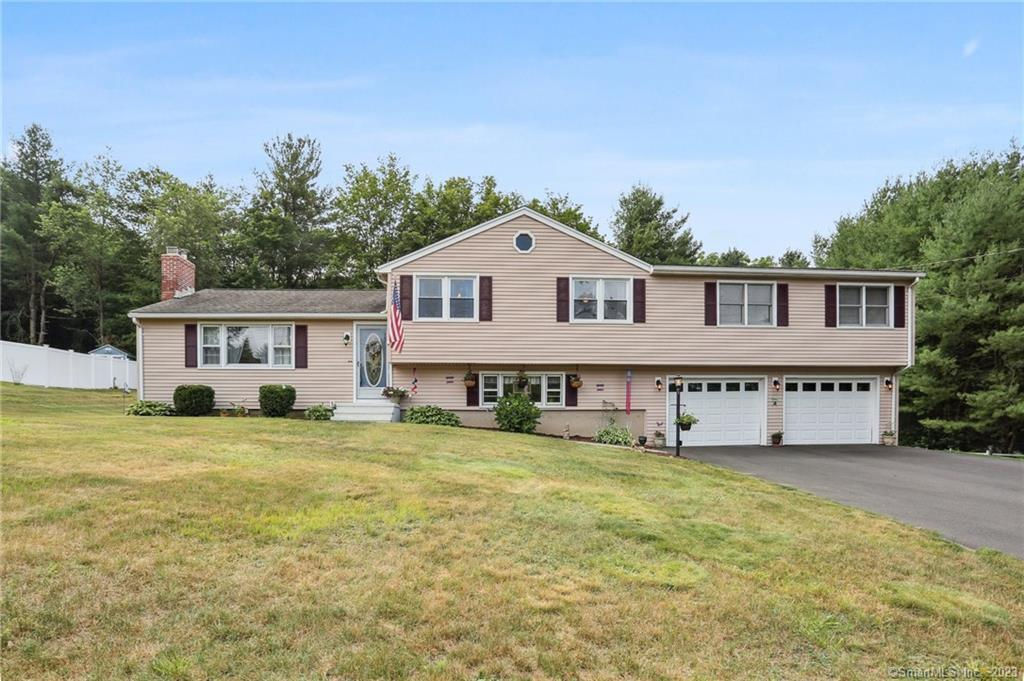 6 Surrey Drive, North Haven, CT 06473