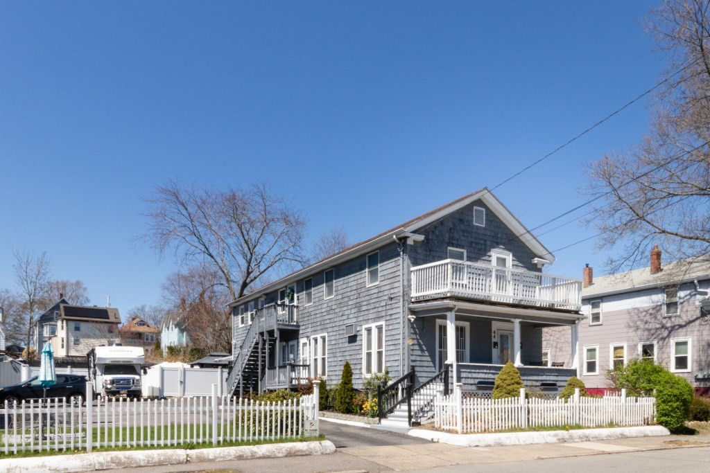 44 Myrtle St, Lynn, MA 01905