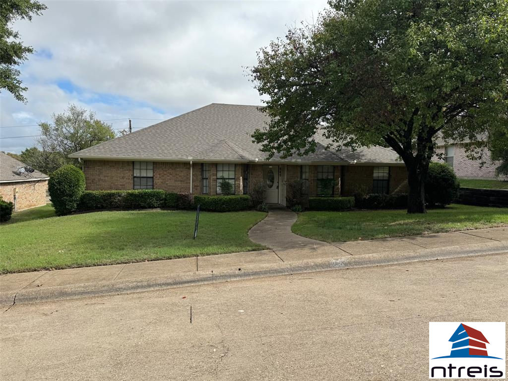 849 Robin Meadow Drive, Desoto, TX 75115