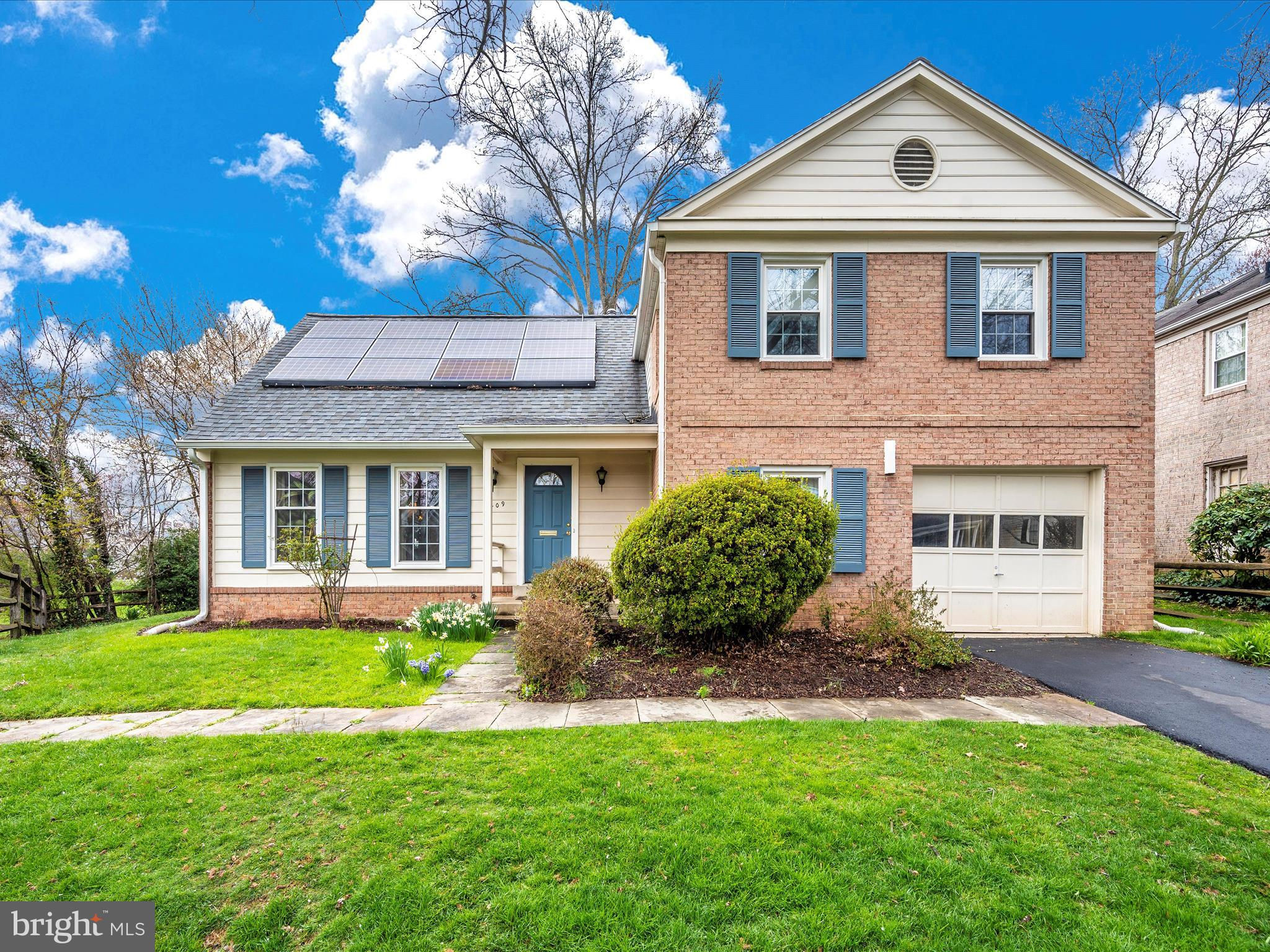 9409 Union Place, Montgomery Village, MD 20886 is now new to the market!