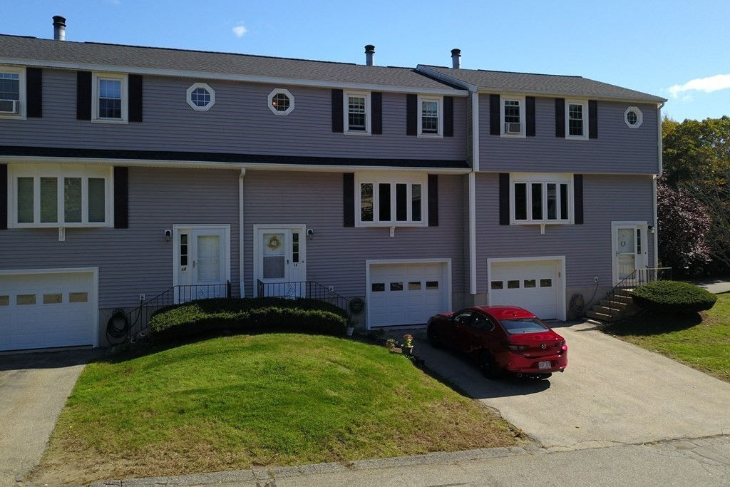 13 Village Green 13, Millbury, MA 01527