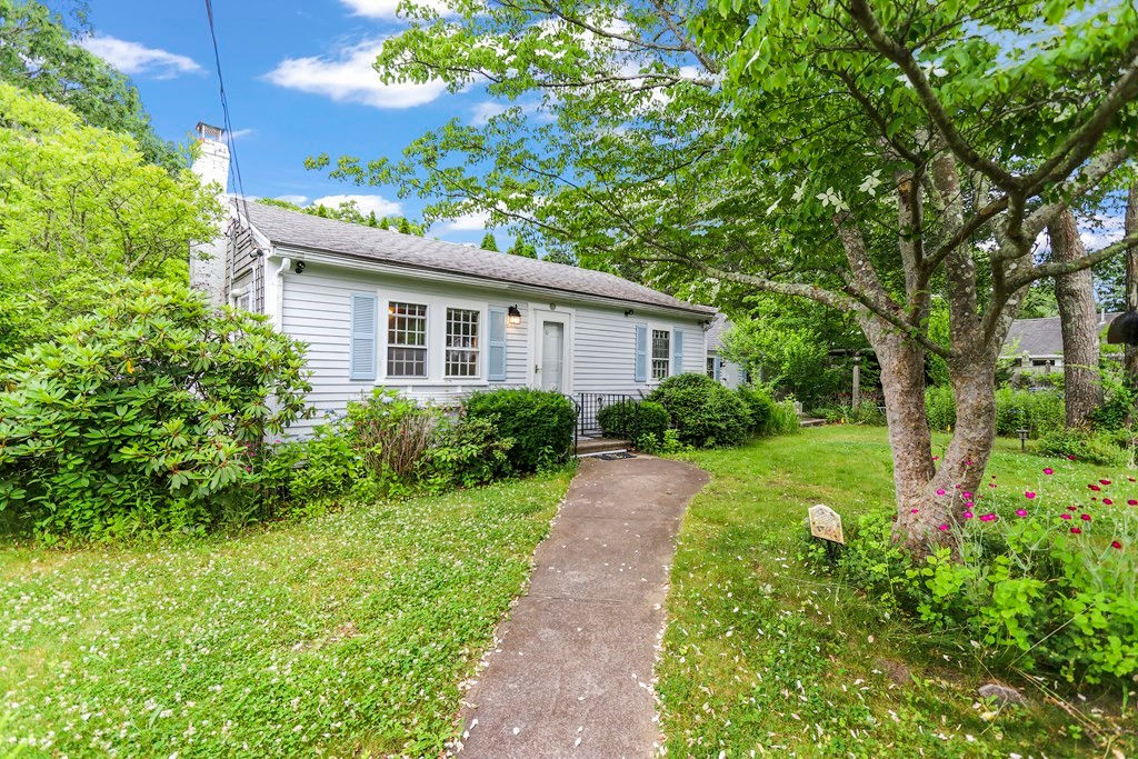 9 Gilbert Street, Yarmouth, MA 02664