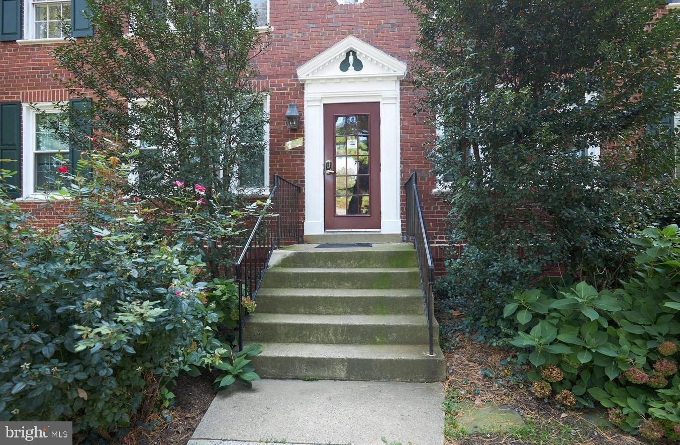 1917 N Rhodes Street 13, Arlington, VA 22201