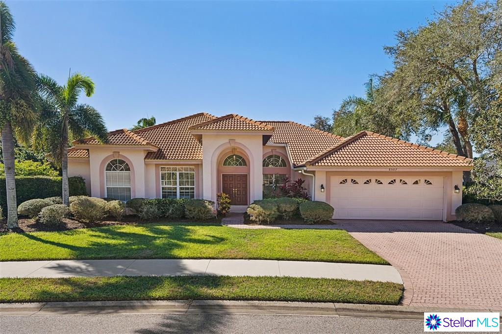 8507 Woodbriar Drive, Sarasota, FL 34238