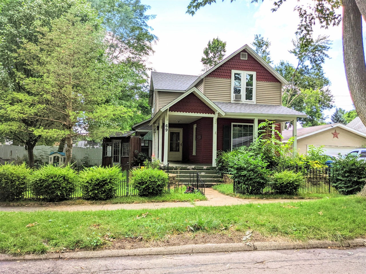 69 E Montgomery Street, Coldwater, MI 49036-1443