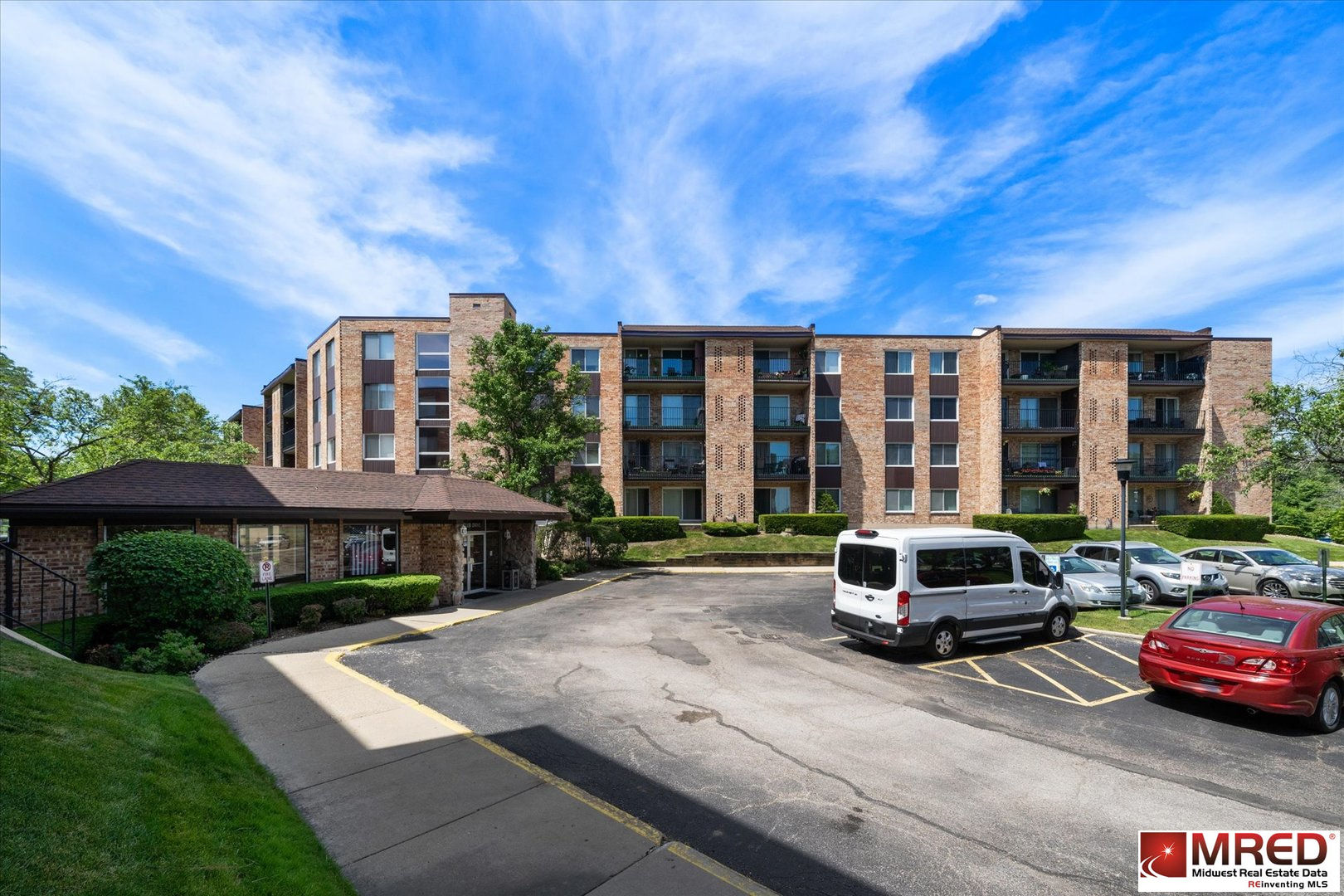 1101 S Hunt Club Drive 303, Mount Prospect, IL 60056