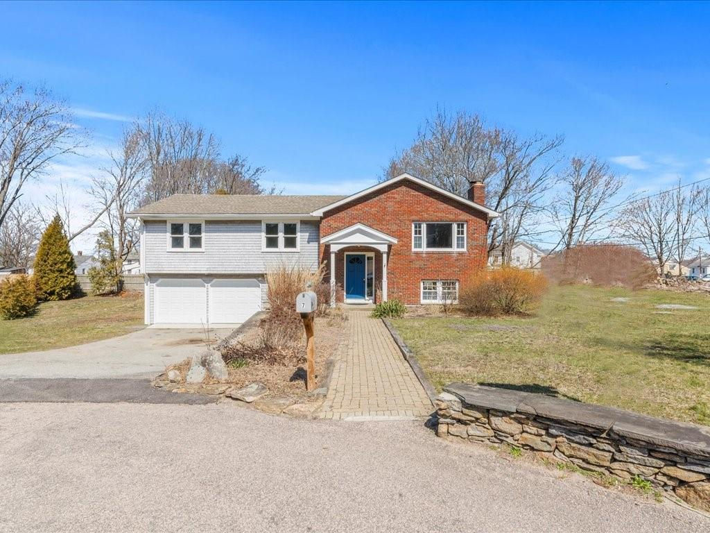 7 Morrone Court, Westerly, RI 02891 is now new to the market! Sandra