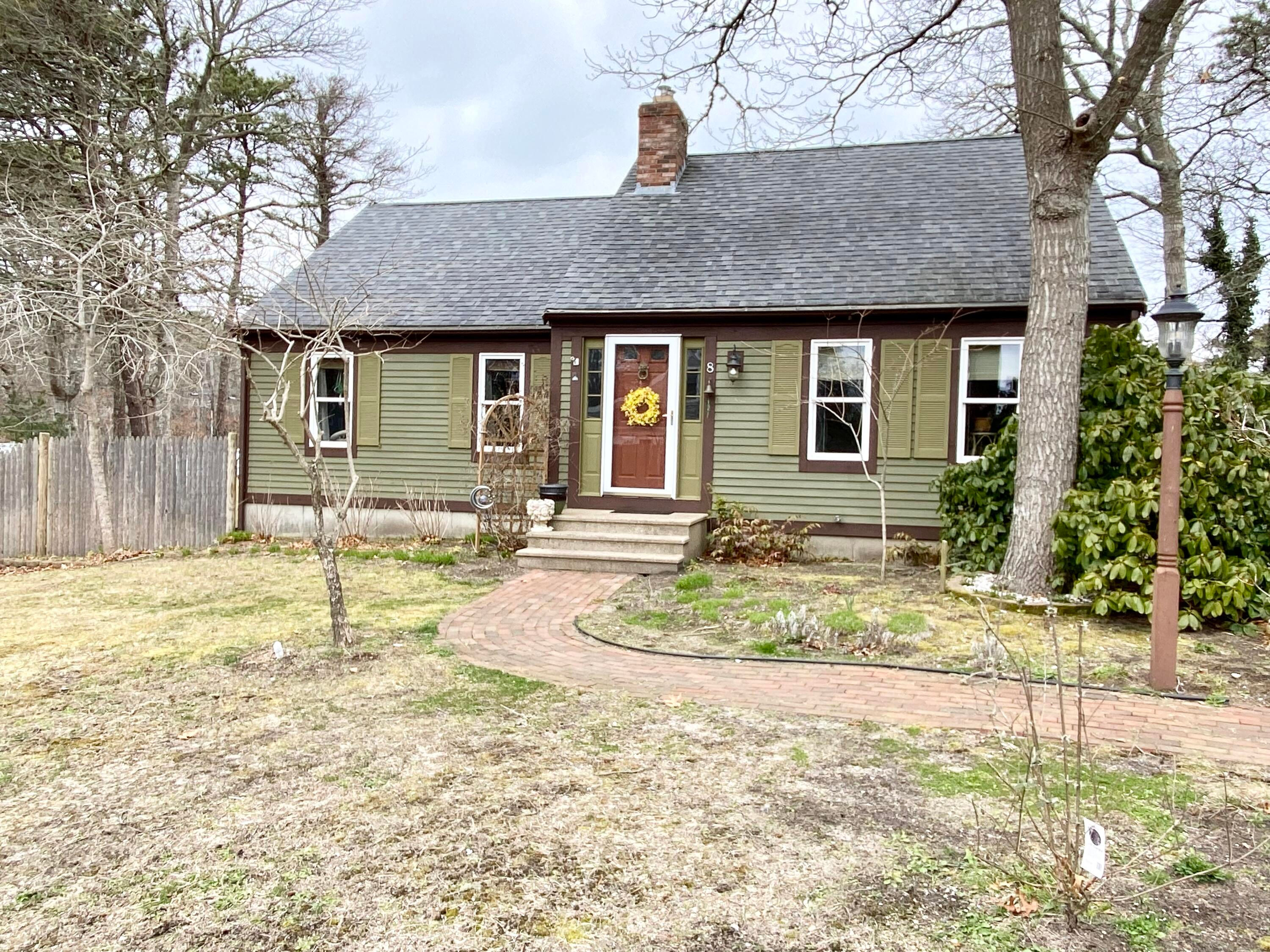 8 Suffolk Avenue, West Yarmouth, MA 02673