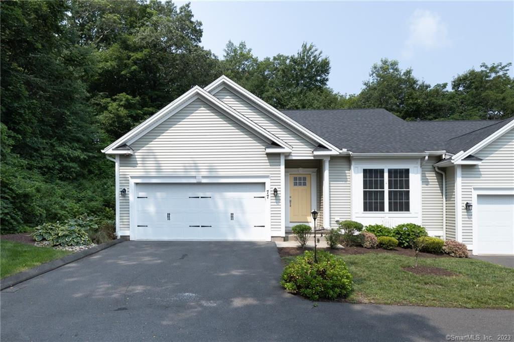 90 Apple Gate 77, Southington, CT 06489