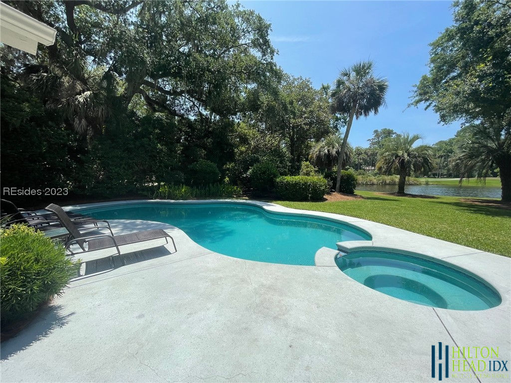 25 S Live Oak Road, Hilton Head Island, SC 29928