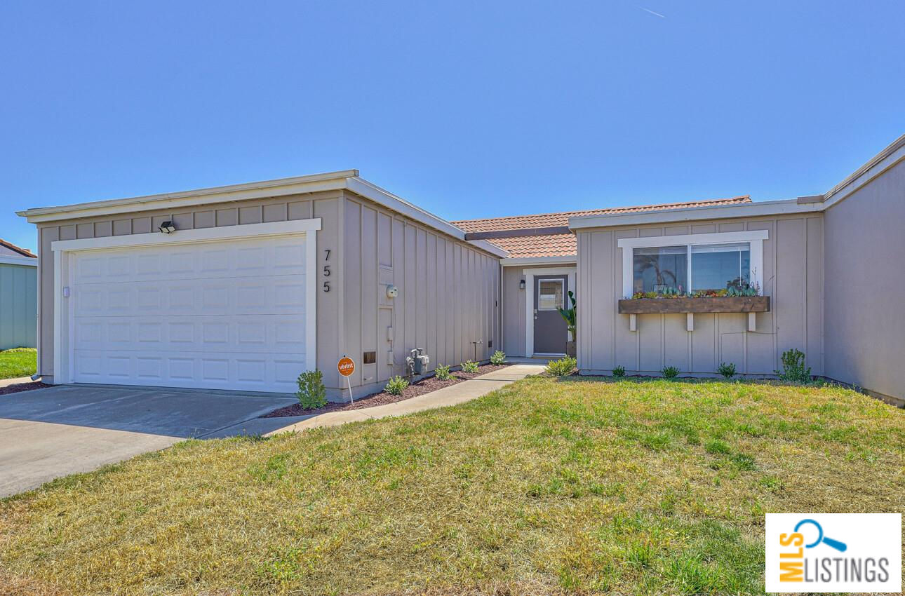 755 Leese Dr, Salinas, CA 93907